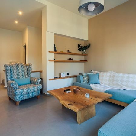 칼라마타 Upscale Modern Escape In The Historic Center 아파트 외부 사진